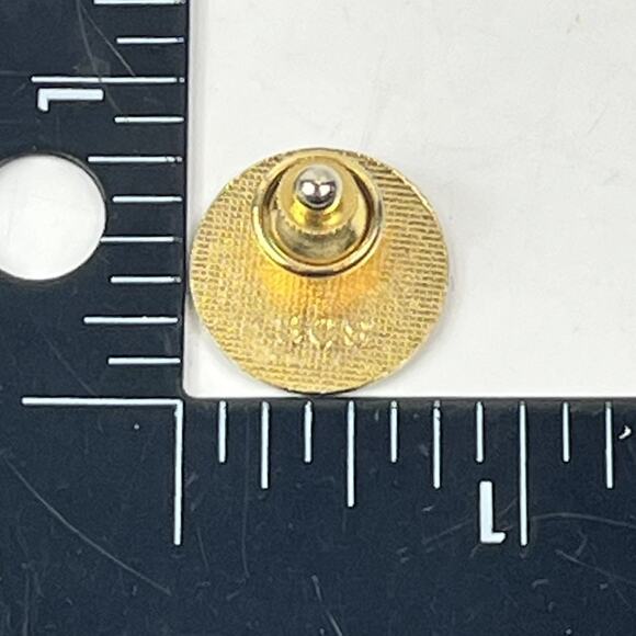 Bryce Canyon National Park Souvenir Lapel Pin Red Rock Enamel Gold Tone USA - Picture 2 of 2